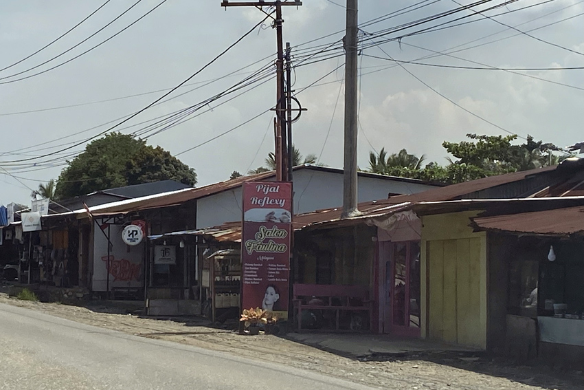 Ledakan industri smelter di Bahodopi memicu prostitusi berkedok spa/pijat. Dinkes mencatat risiko IMS/HIV naik; upaya pencegahan sulit karena mobilitas tinggi.